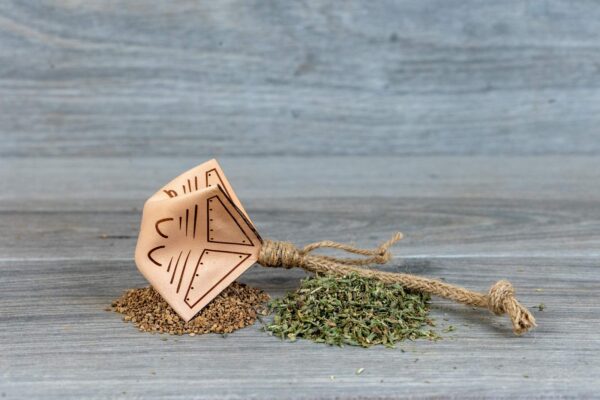 Catnip & Silvervine Stingray Toy - Image 5